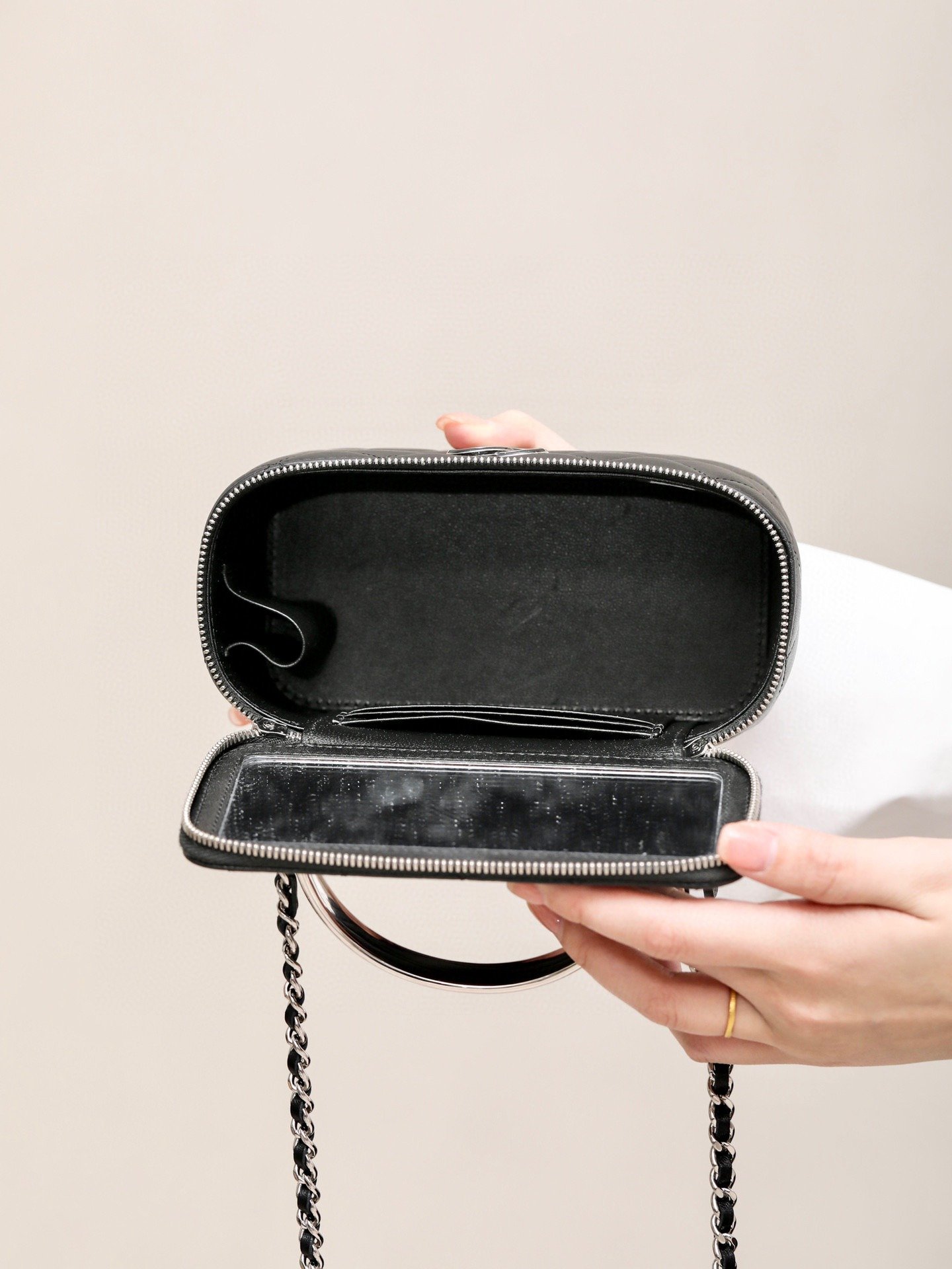 CHANEL 24C Vanity With Chain