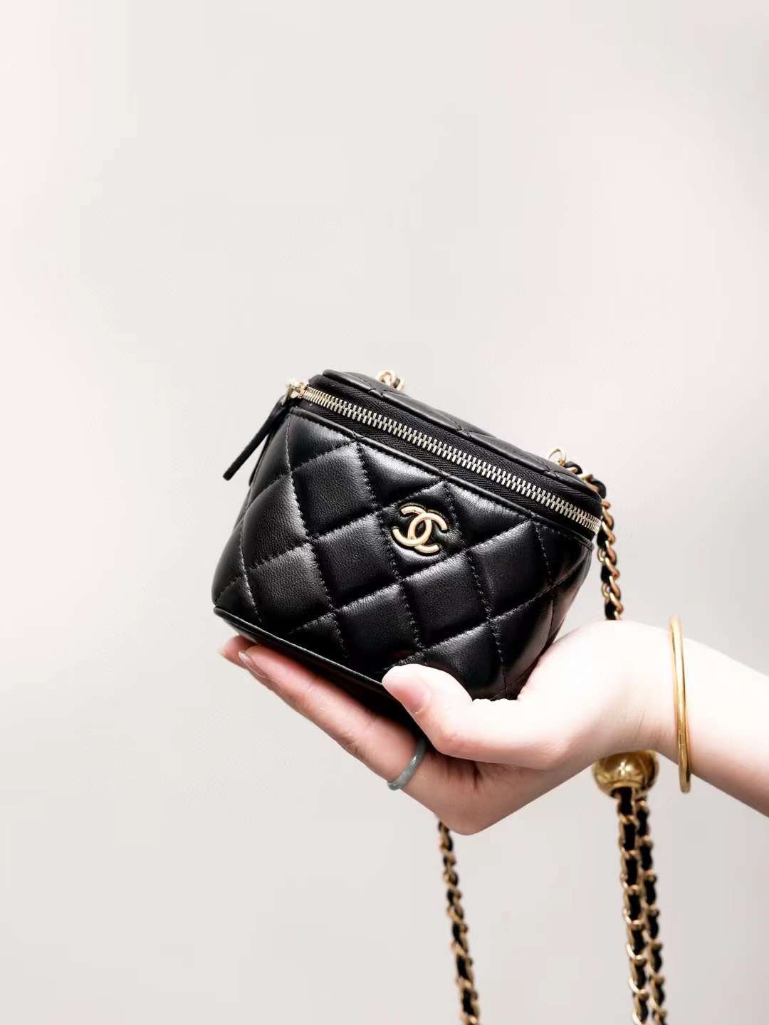 CHANEL 2024 NEW Classic golden ball red envelope