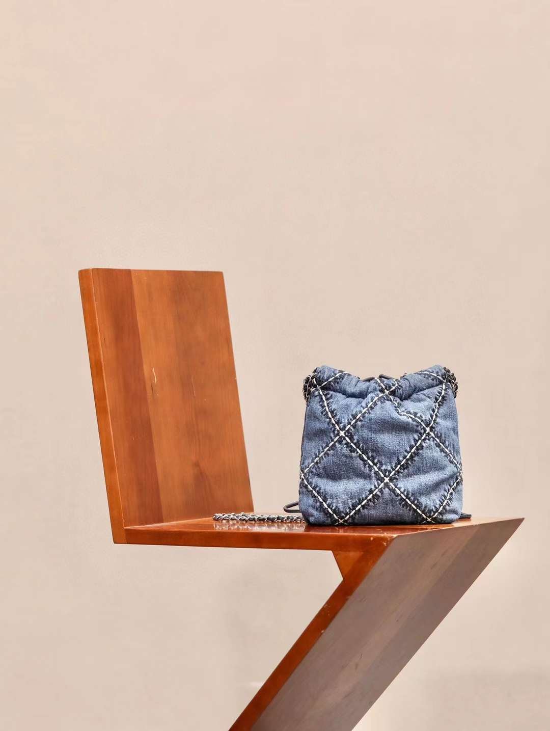 CHANEL 22 MINI HANDBAG