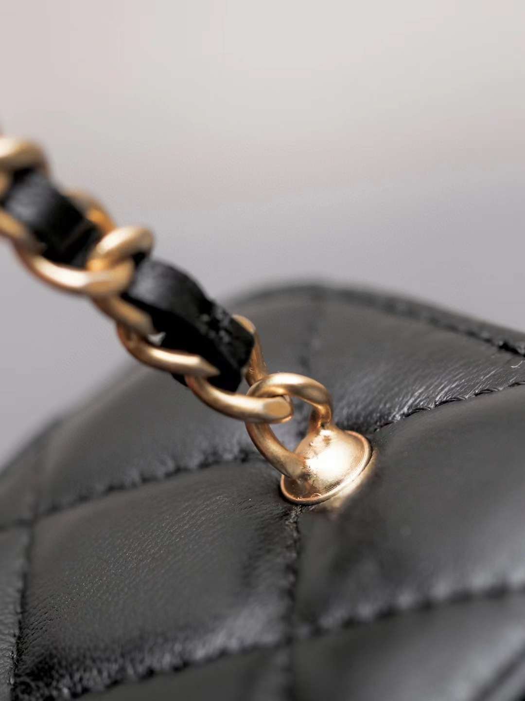 CHANEL 2024 NEW Classic golden ball red envelope