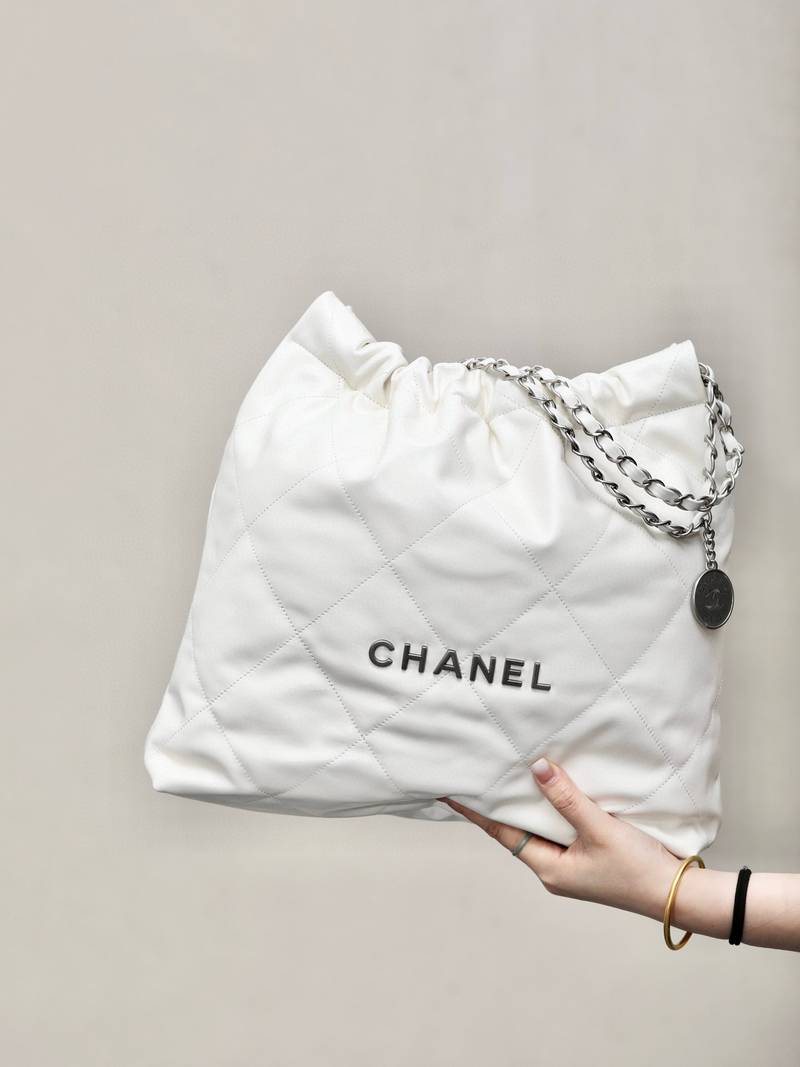 CHANEL 22 BAG