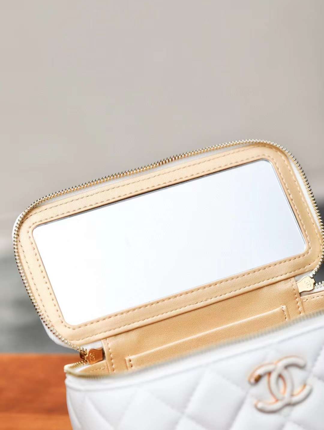 CHANEL 24A clutch with chain