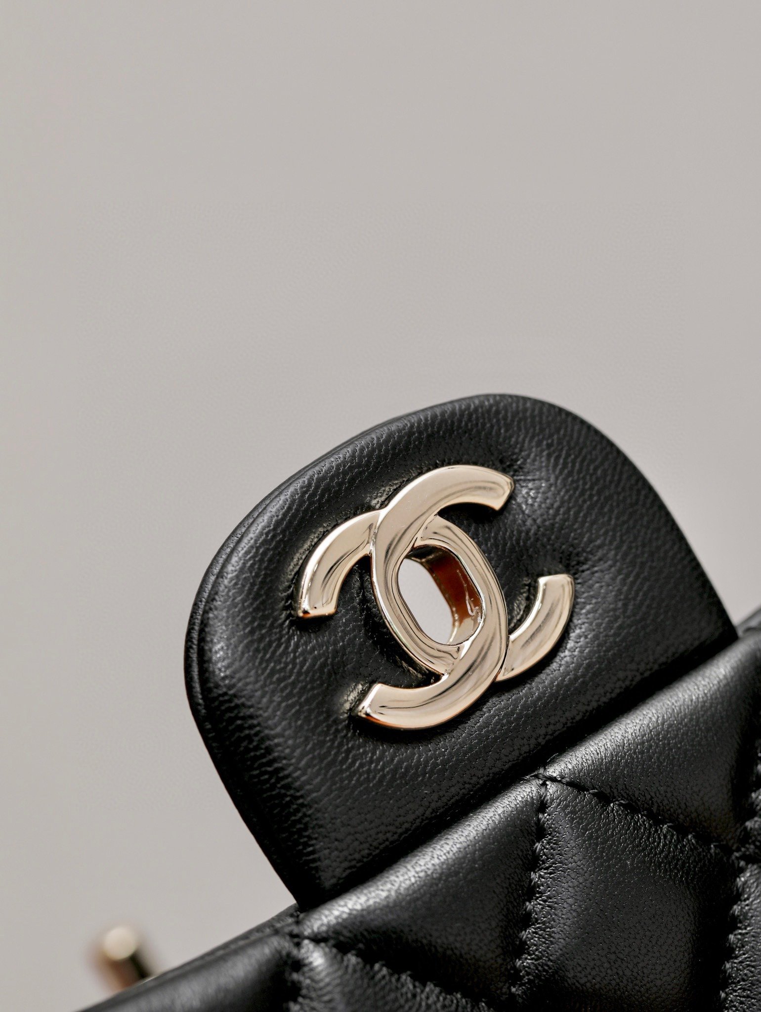 CHANEL 23K Handle Bag