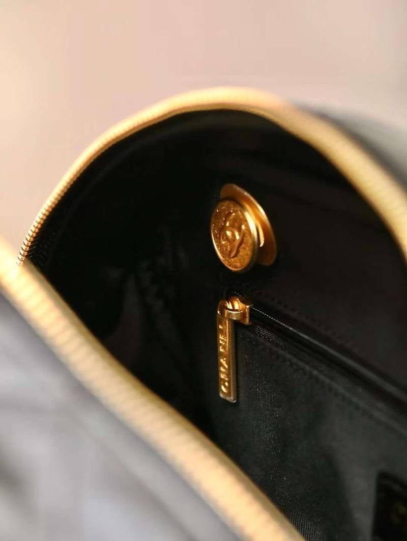 CHANEL 24B MAXI BOWLING BAG