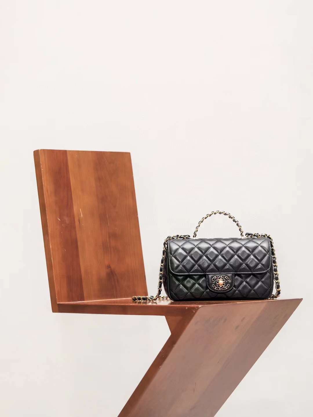 CHANEL 24P FLAP BAG WITH TOP HANDLE