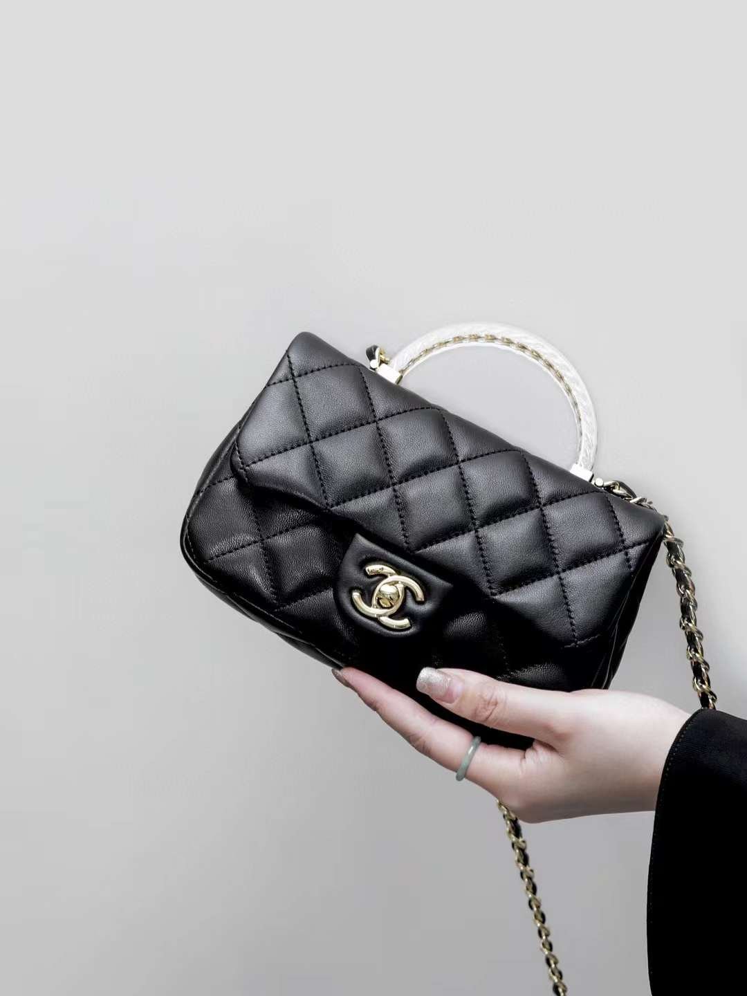 CHANEL 24S Resin wrist flap bag
