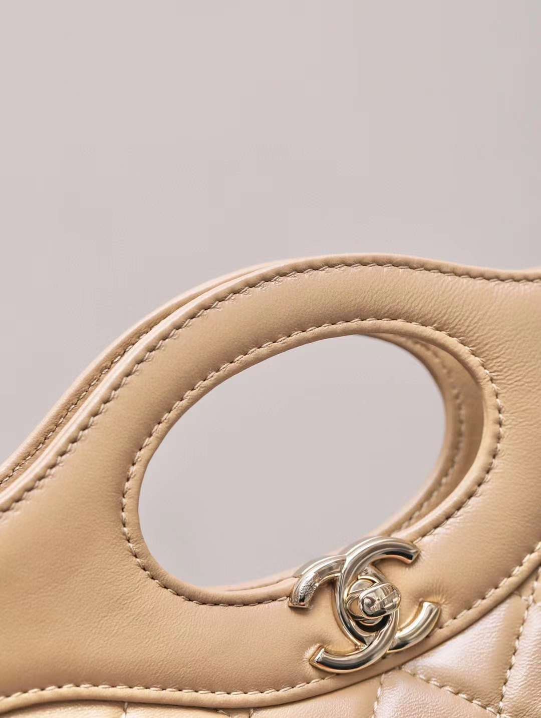 CHANEL 24S 31 shopping bag