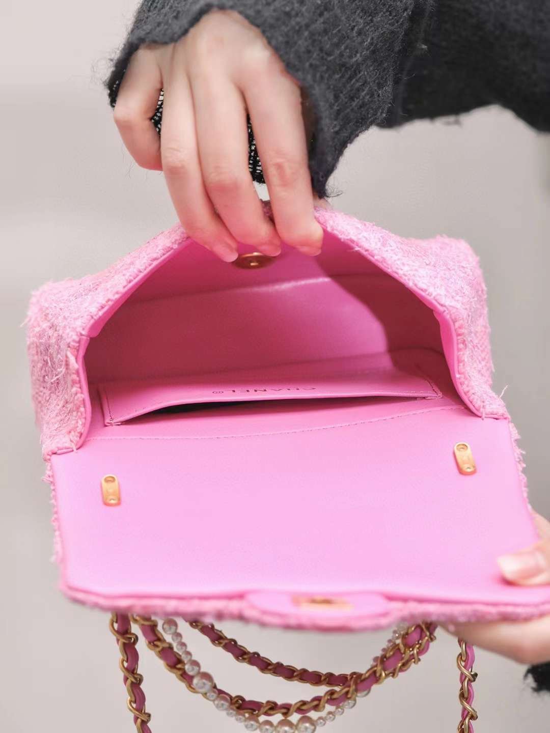 CHANEL 24S CF Pearl flap bag