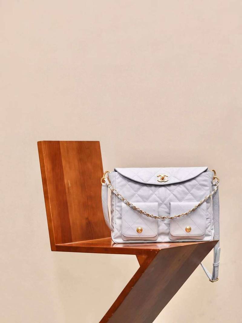 CHANEL 24P Vintage messenger bag