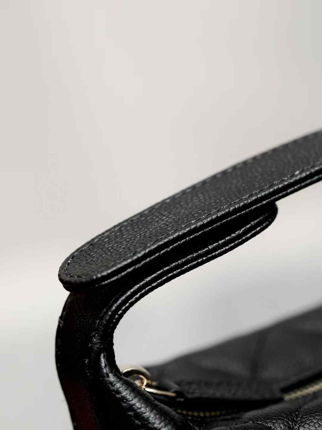 CHANEL 25C  hand bag