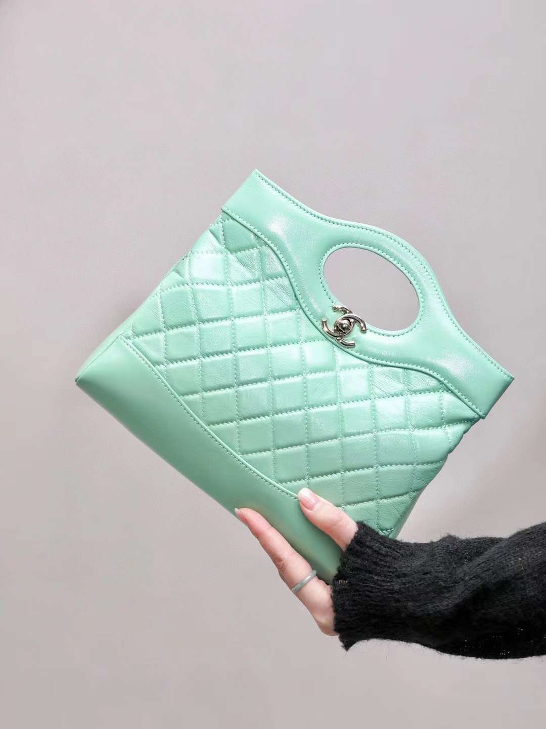 CHANEL 24S MINI 31shopping bag