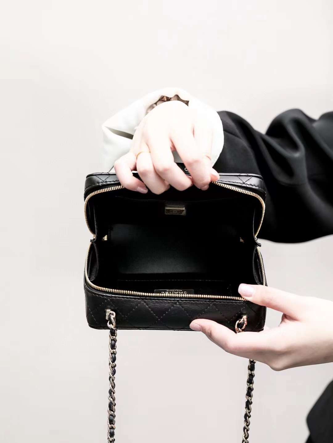 CHANEL 24S camera bag