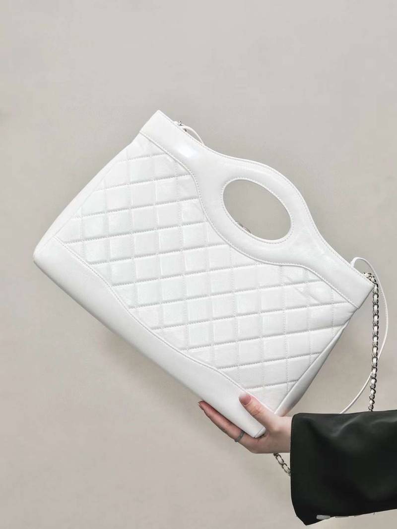 CHANEL 24S 31 shopping bag