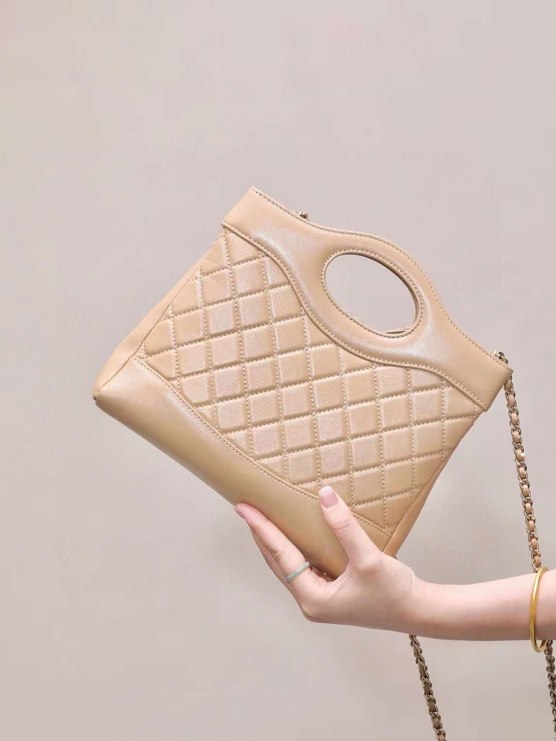 CHANEL 24S 31 shopping bag