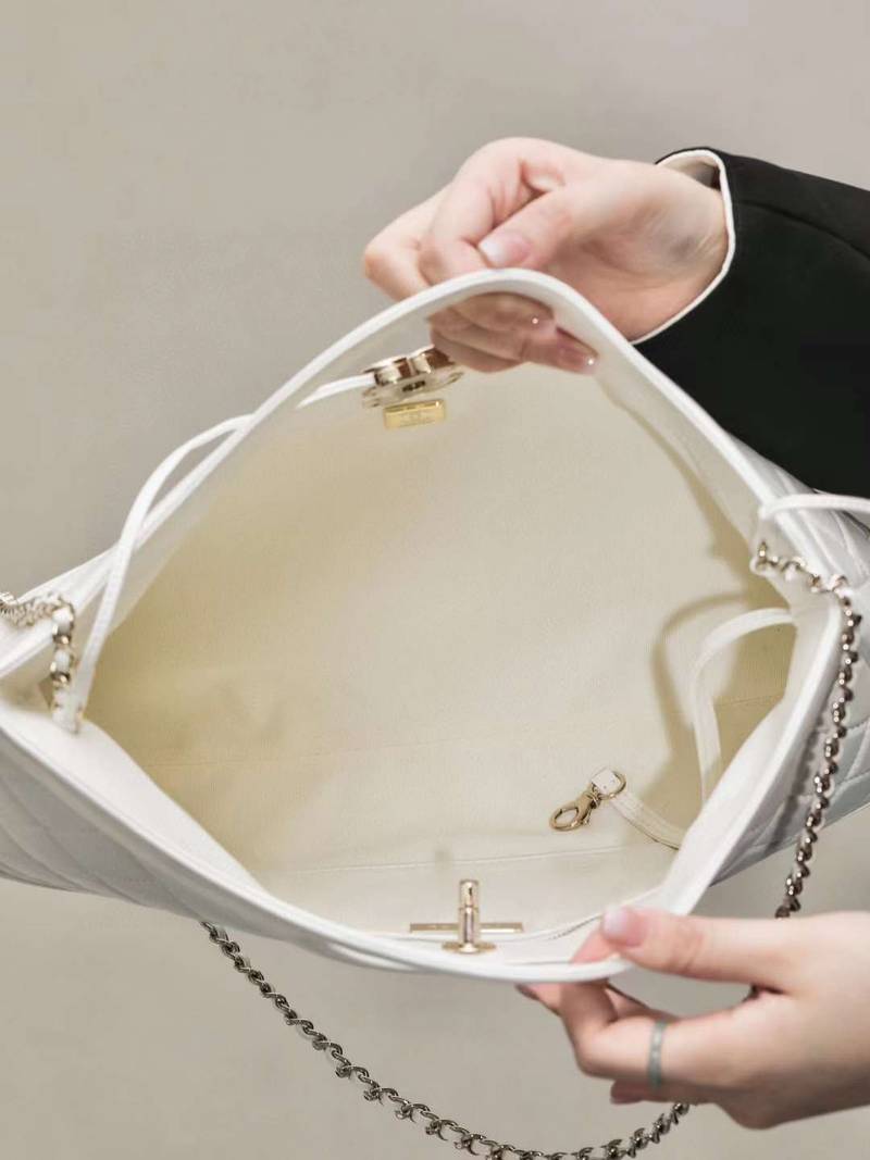 CHANEL 24S 31 shopping bag