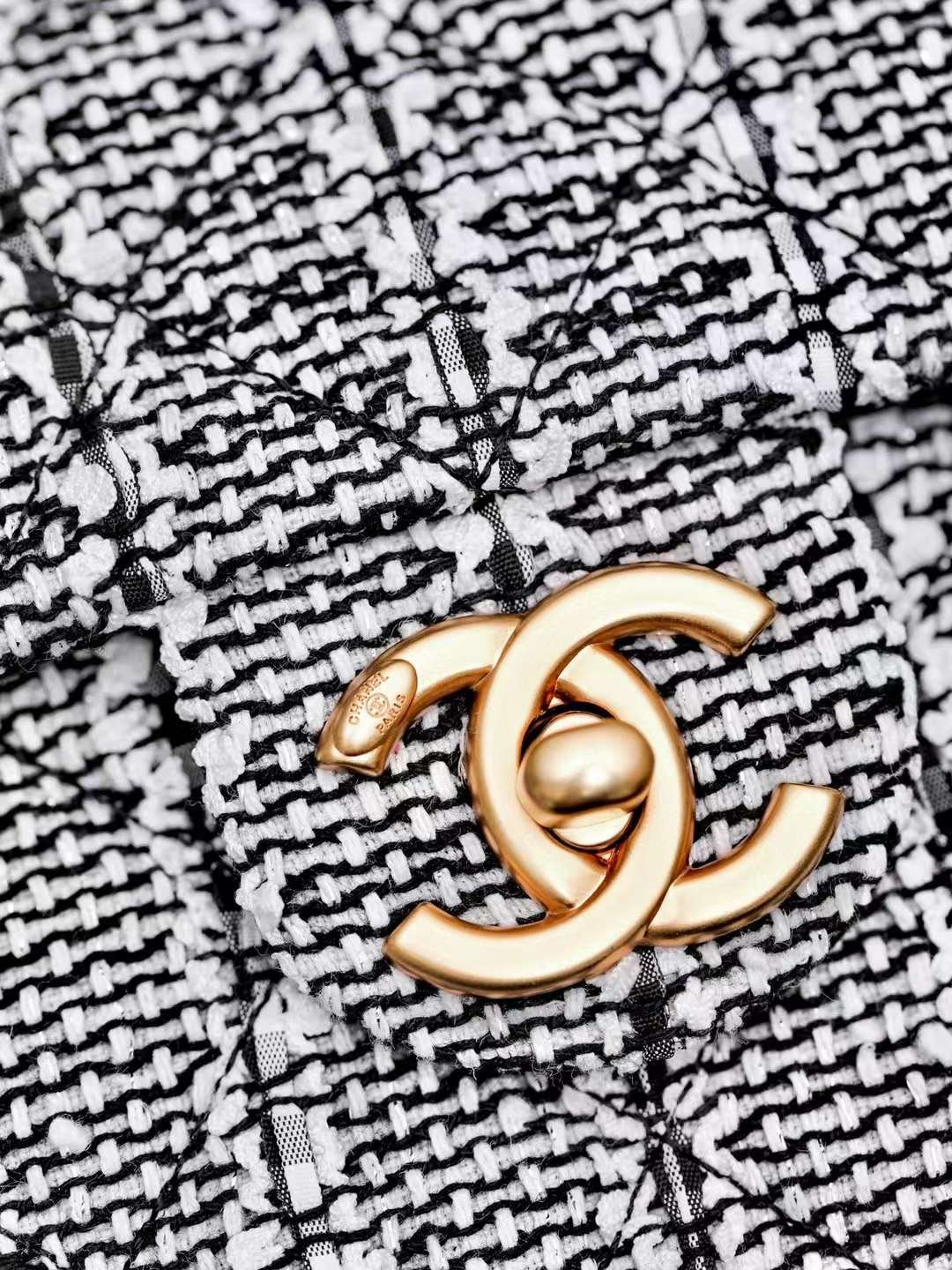 CHANEL 24S CF Pearl flap bag