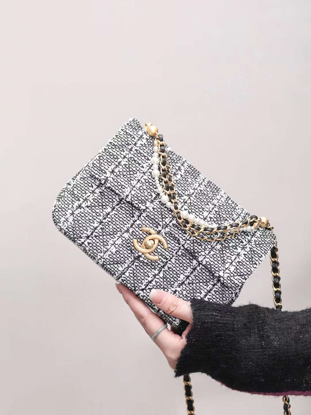 CHANEL 24S CF Pearl flap bag