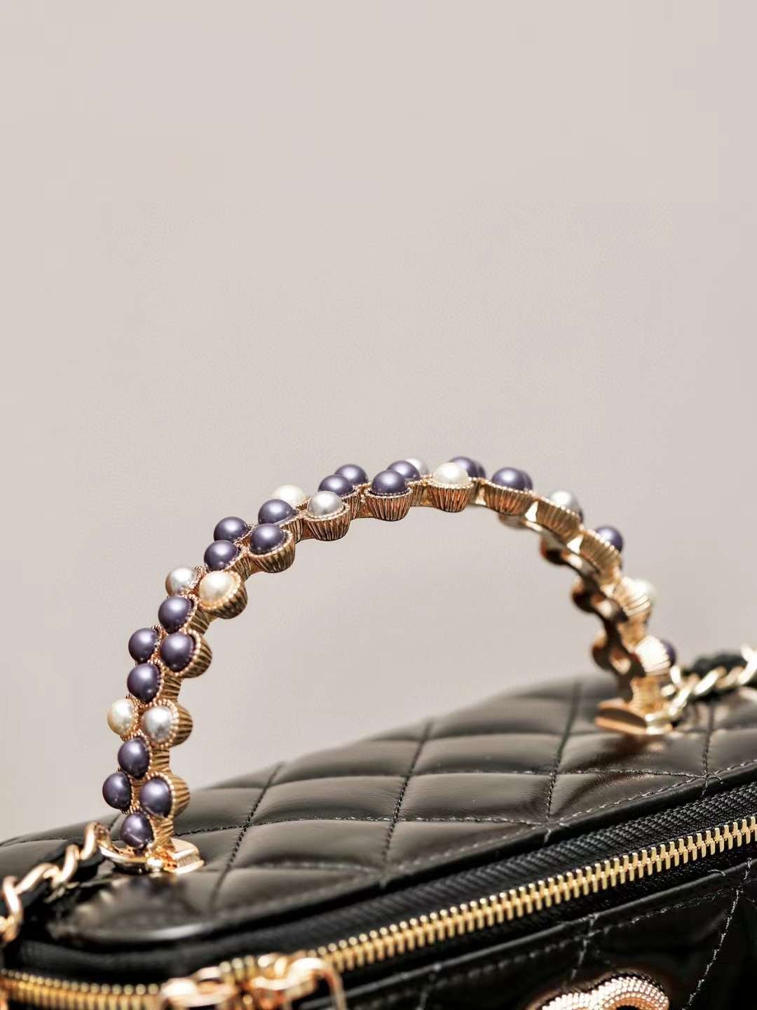 CHANEL 24P Pearl makeup case bag