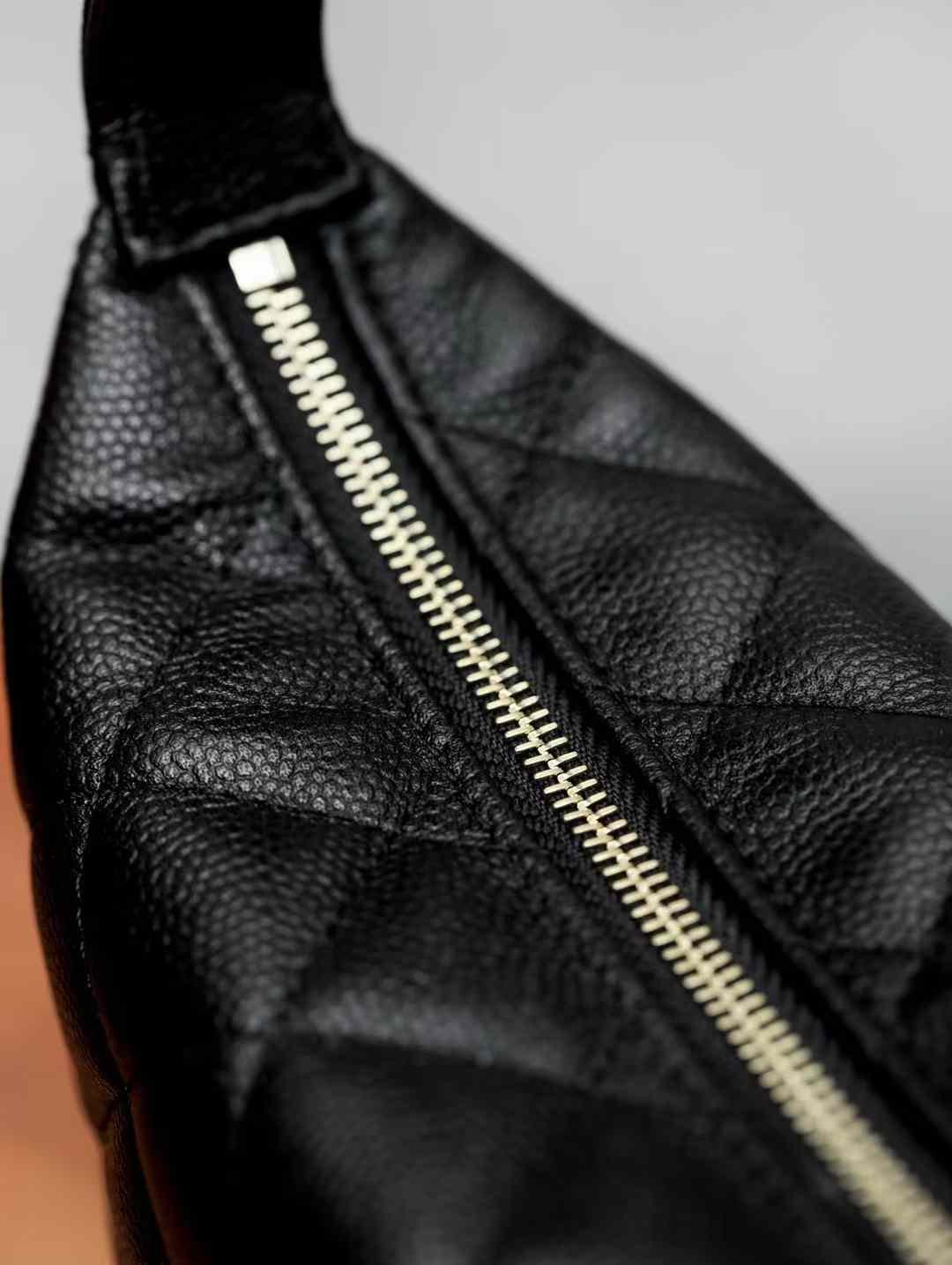 CHANEL 25C  hand bag