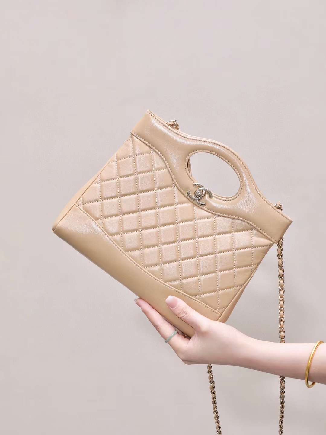 CHANEL 24S 31 shopping bag