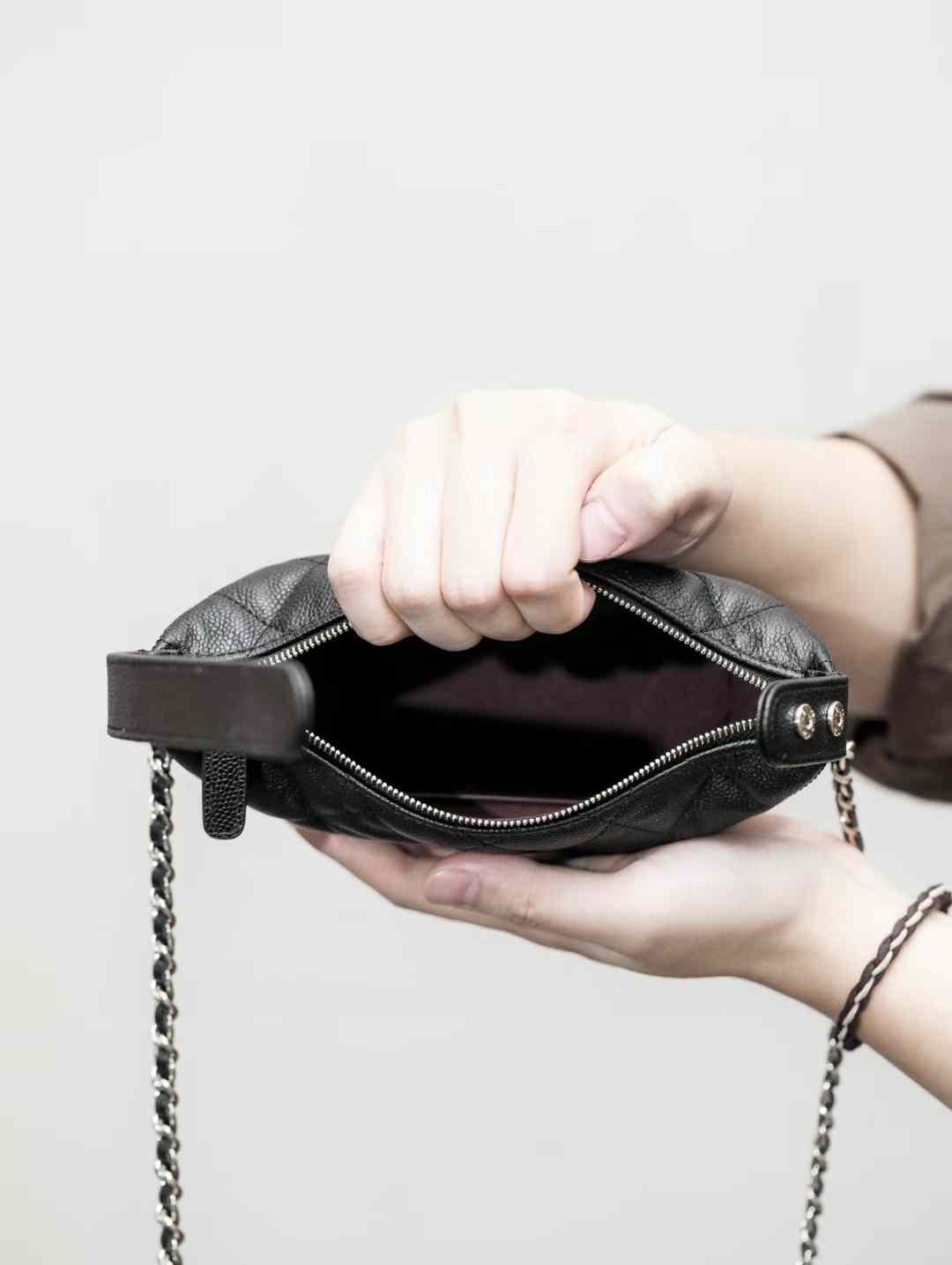 CHANEL 25C  hand bag