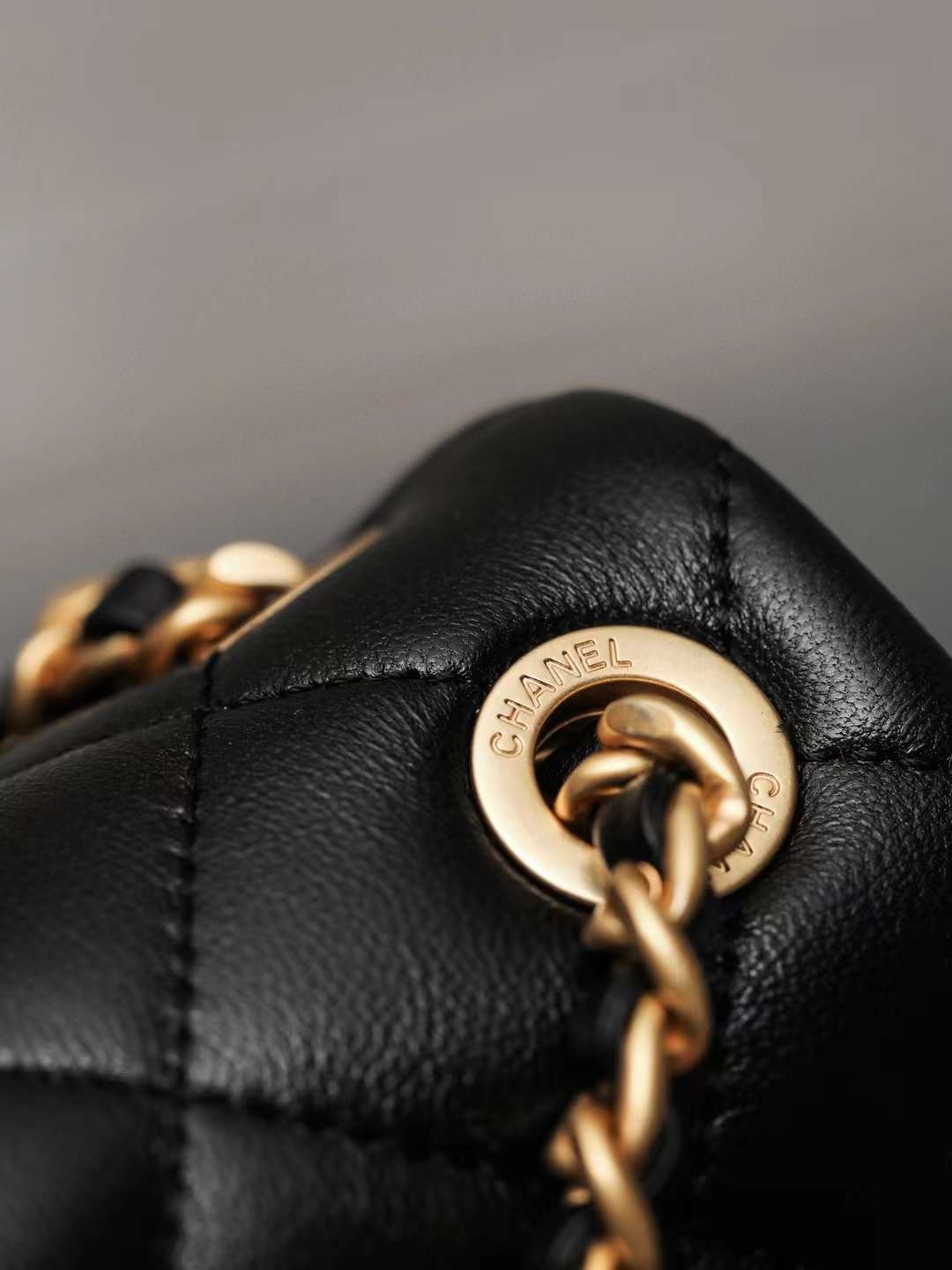 CHANEL 24P  Enamel flap bag