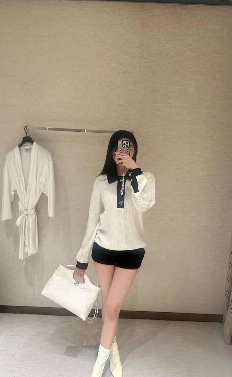 CHANEL 24S 31 shopping bag