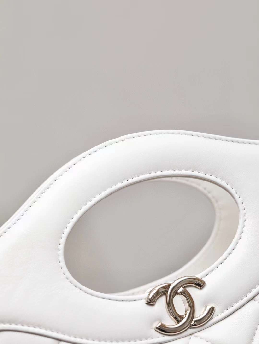 CHANEL 24S 31 shopping bag