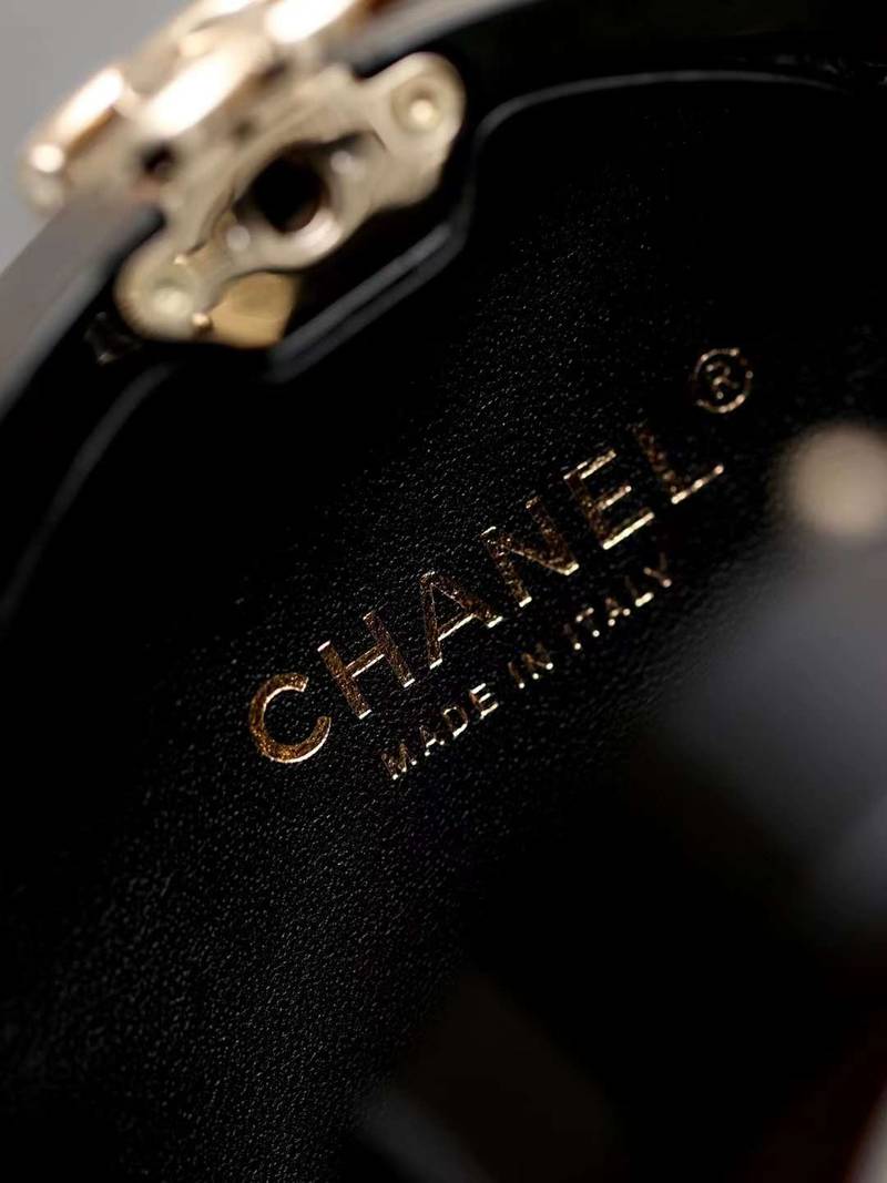 CHANEL 24S Camellia box bag