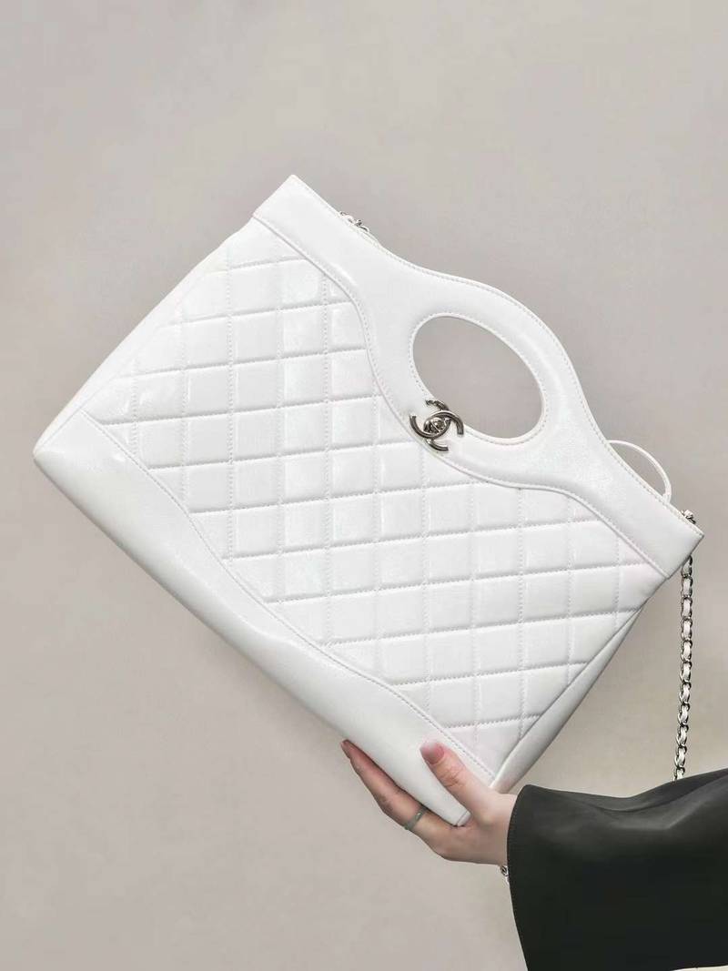 CHANEL 24S 31 shopping bag