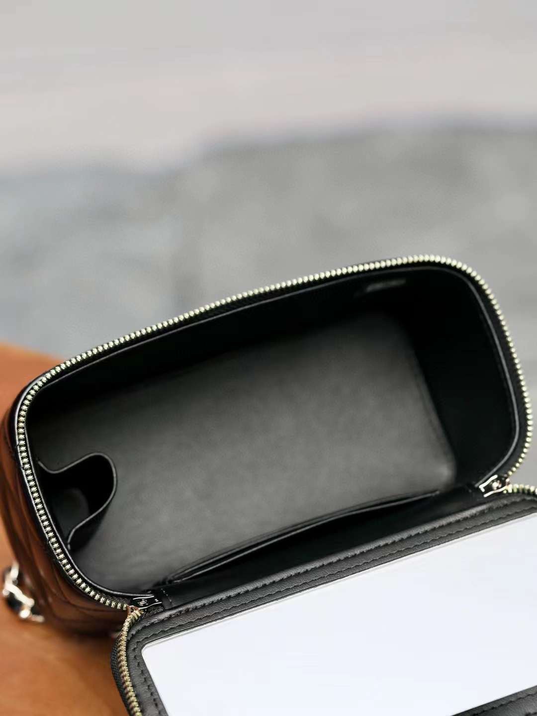 CHANEL 24P Pearl makeup case bag