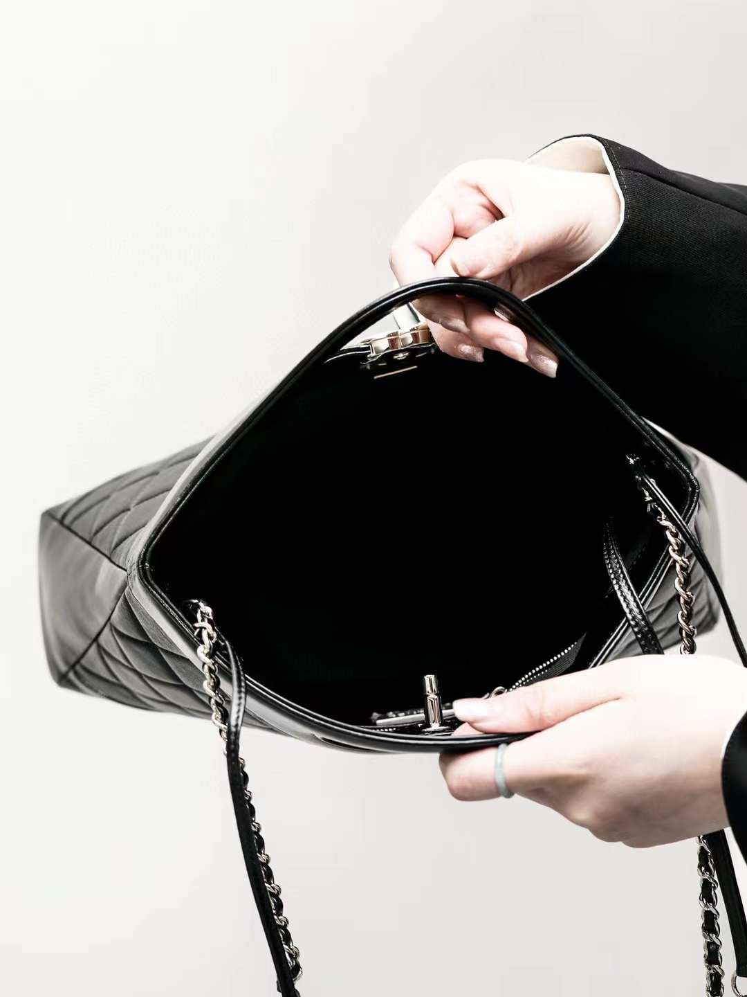 CHANEL 24S 31shopping bag