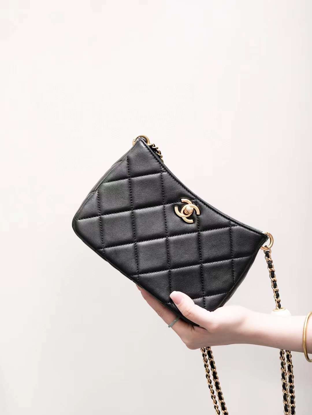 CHANEL 24S HOBO Pearl underarm bag