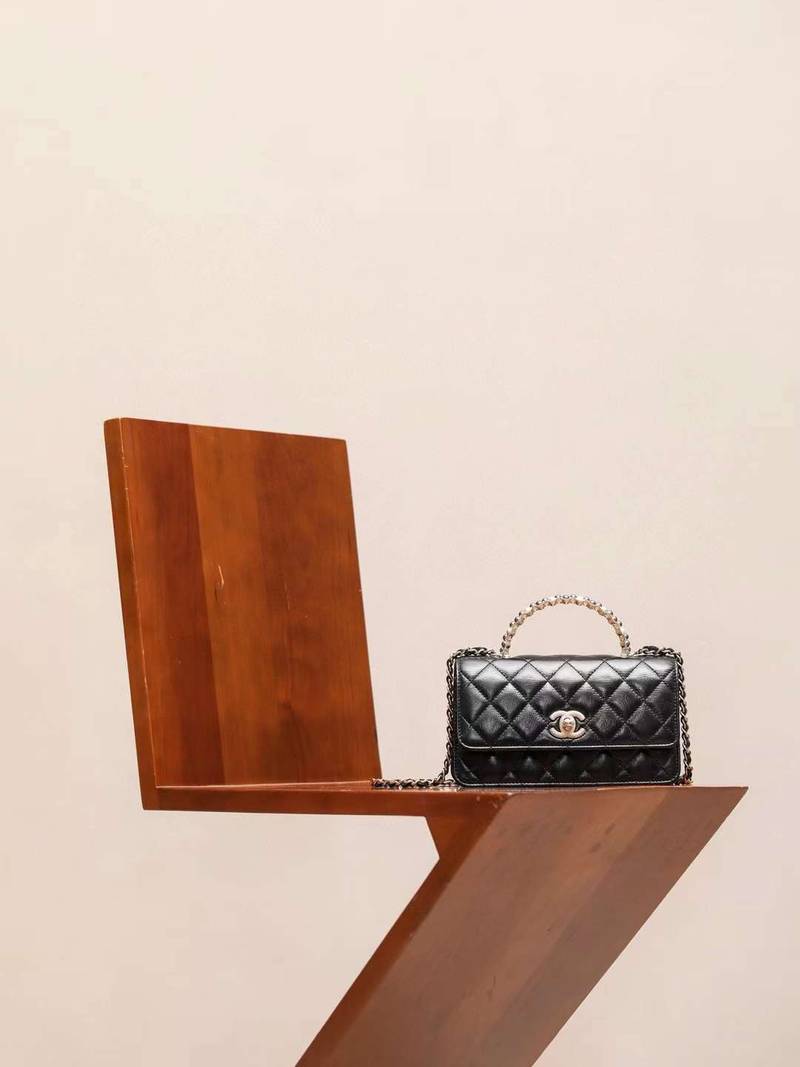 CHANEL 24P Pearl woc bag