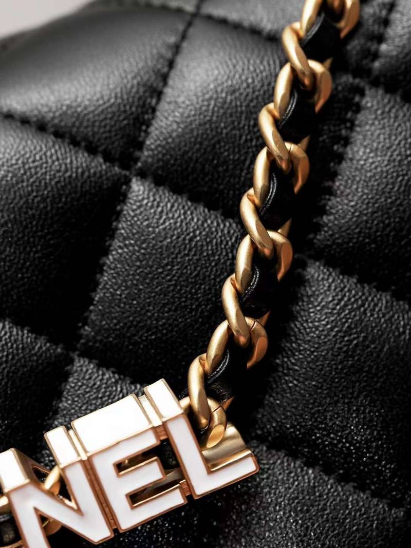 CHANEL 24P  Enamel flap bag