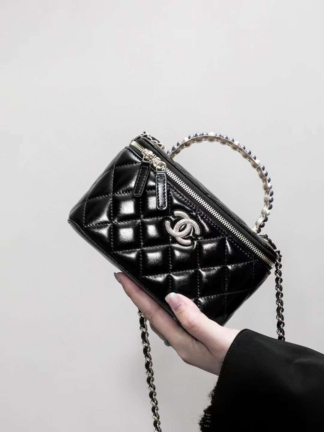 CHANEL 24P Pearl makeup case bag