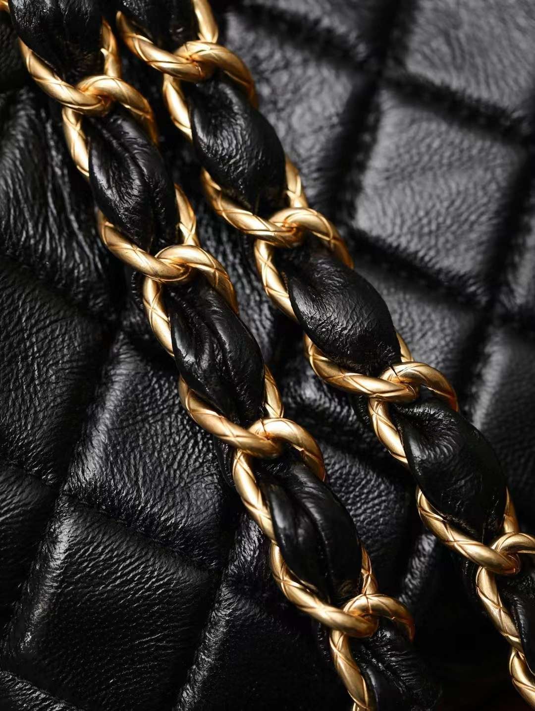 CHANEL clutch with chain