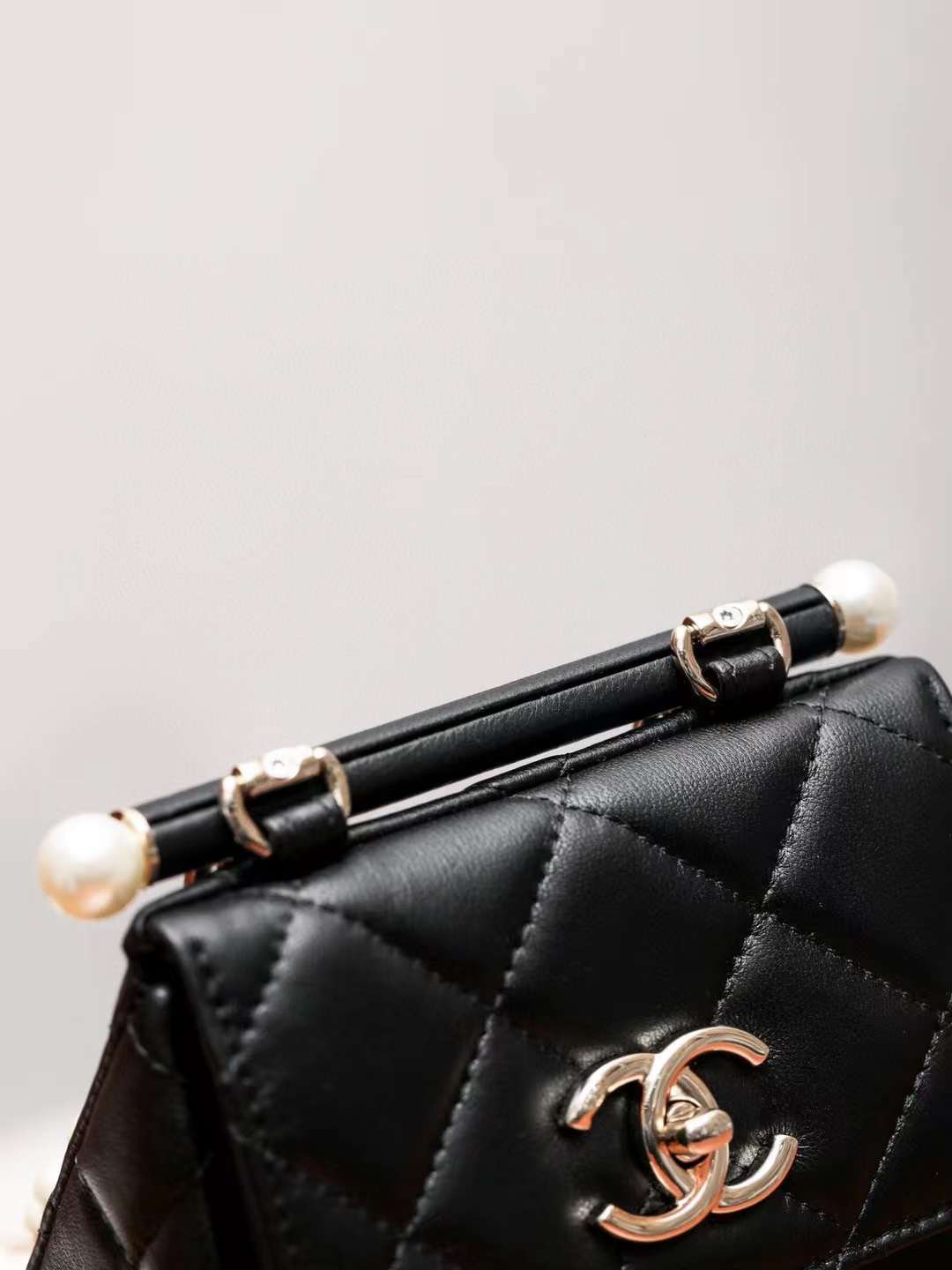 CHANEL clutch with chain
