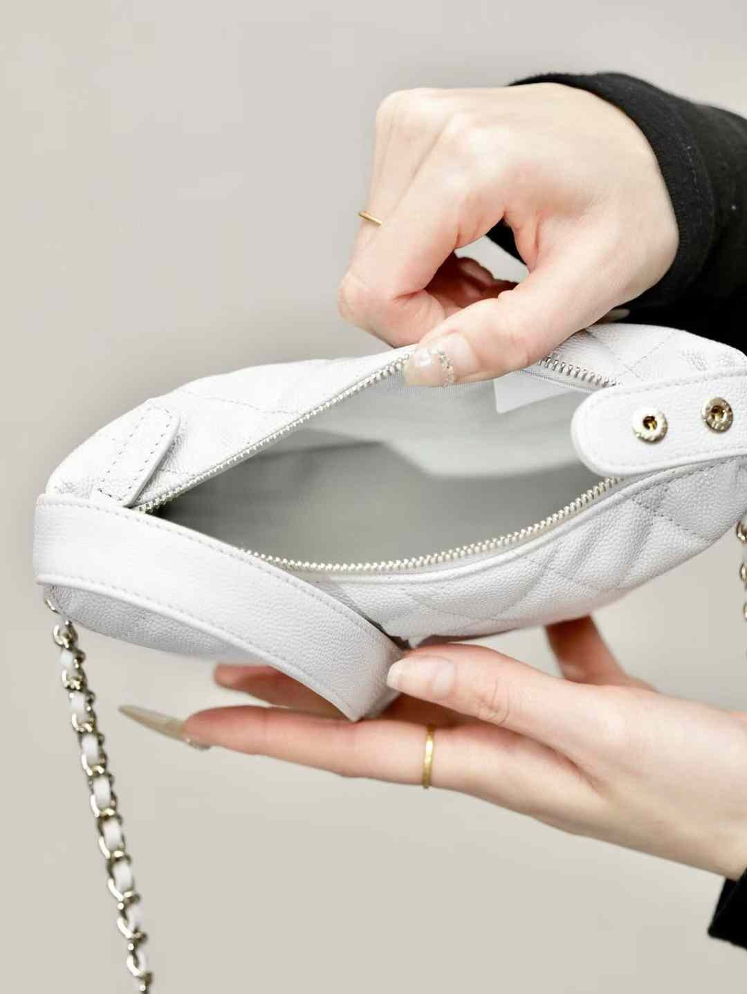 CHANEL 25C  hand bag