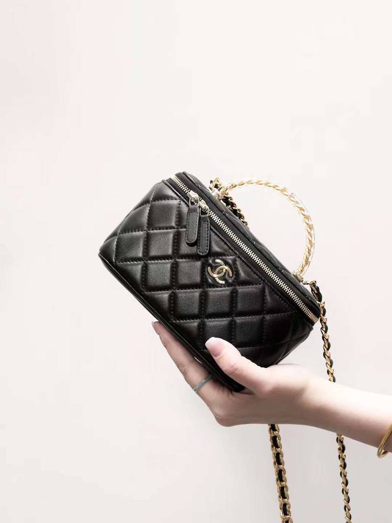 CHANEL clutch with chain