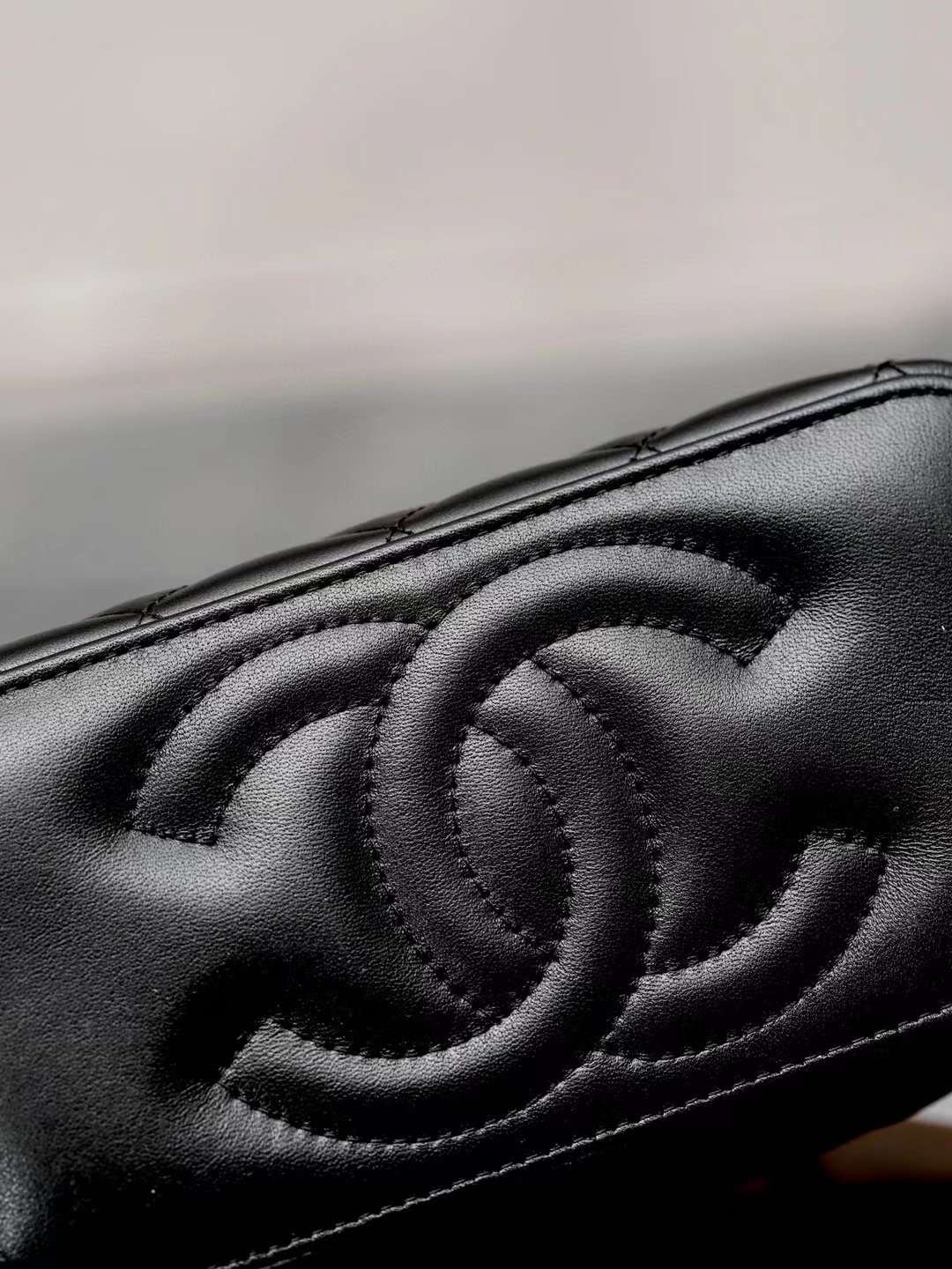 CHANEL clutch with chain