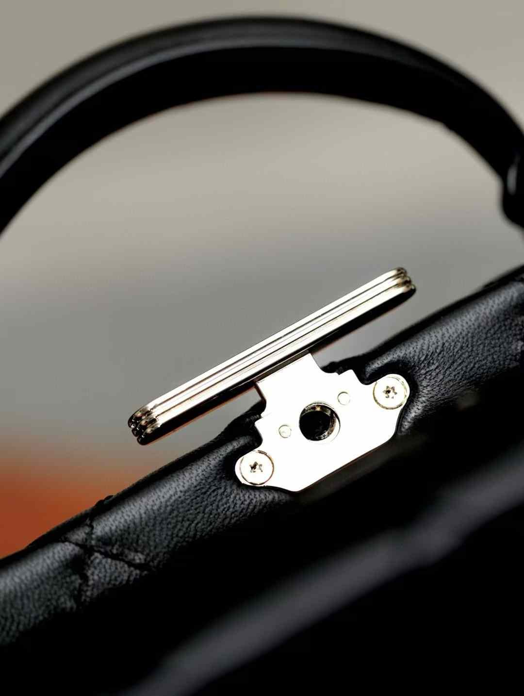 CHANEL Small box bag