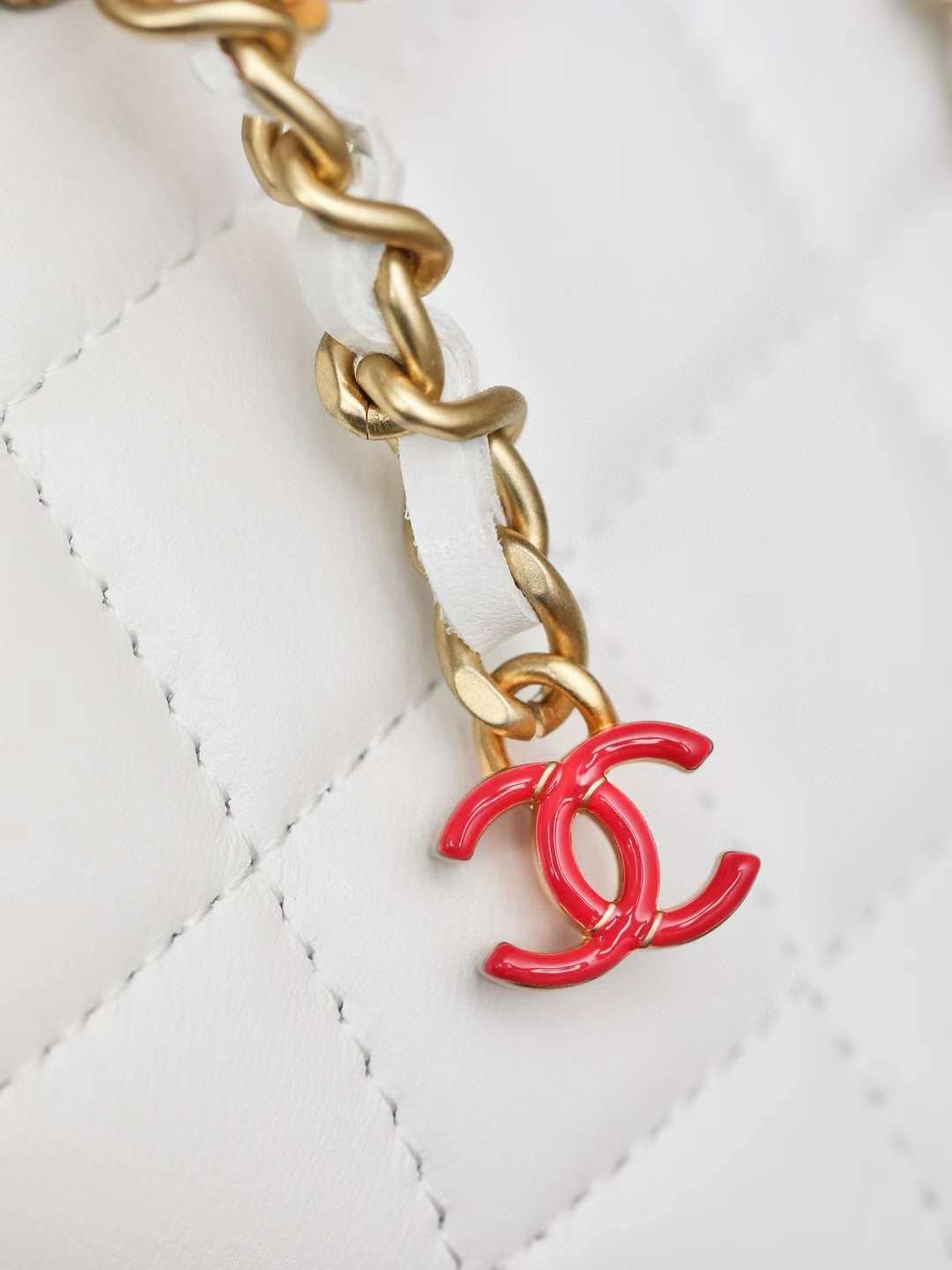 CHANEL wallet on chain