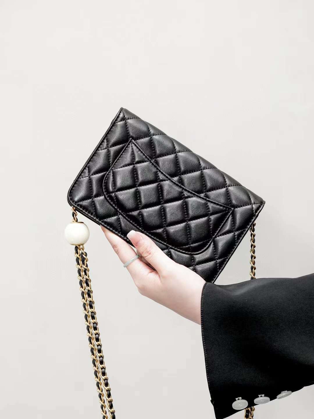 CHANEL Double pearl cover   woc bag