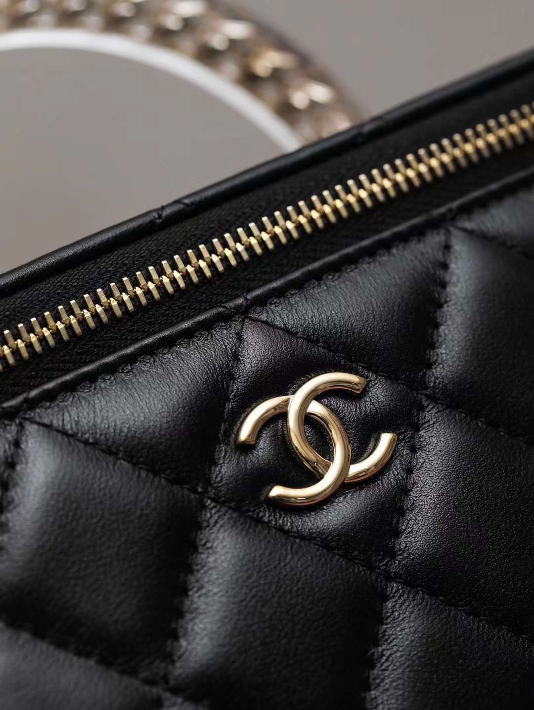 CHANEL clutch with chain