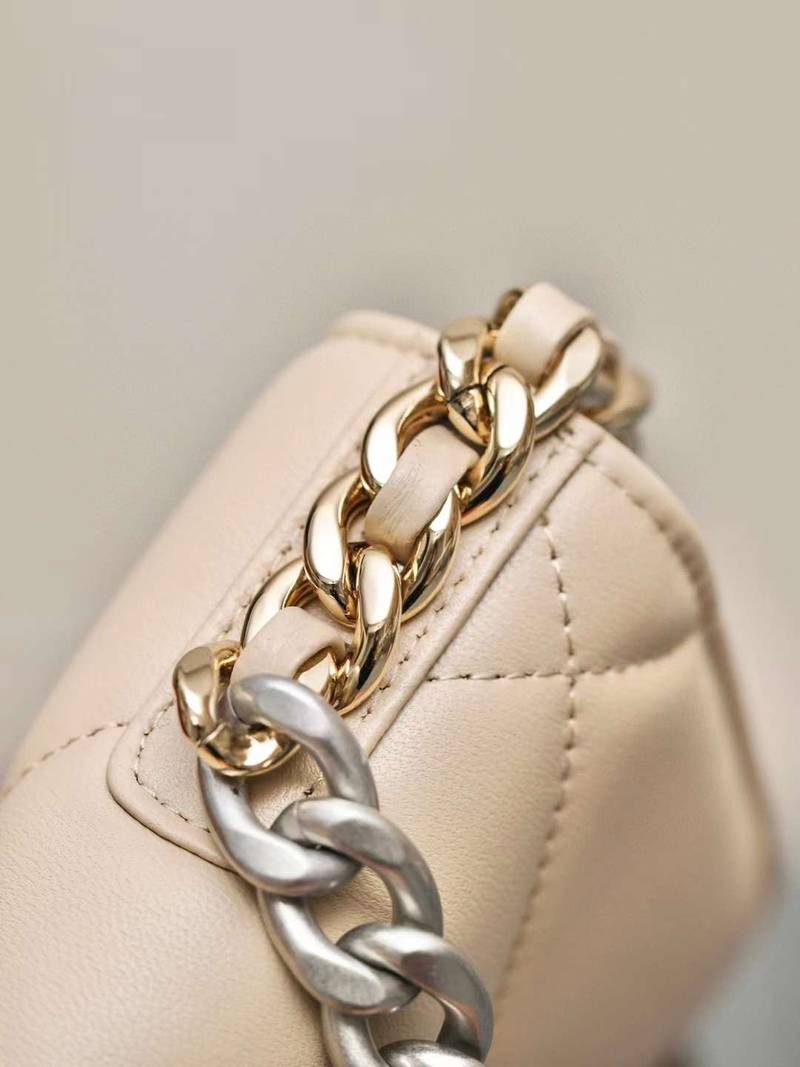 CHANEL classics 19 woc