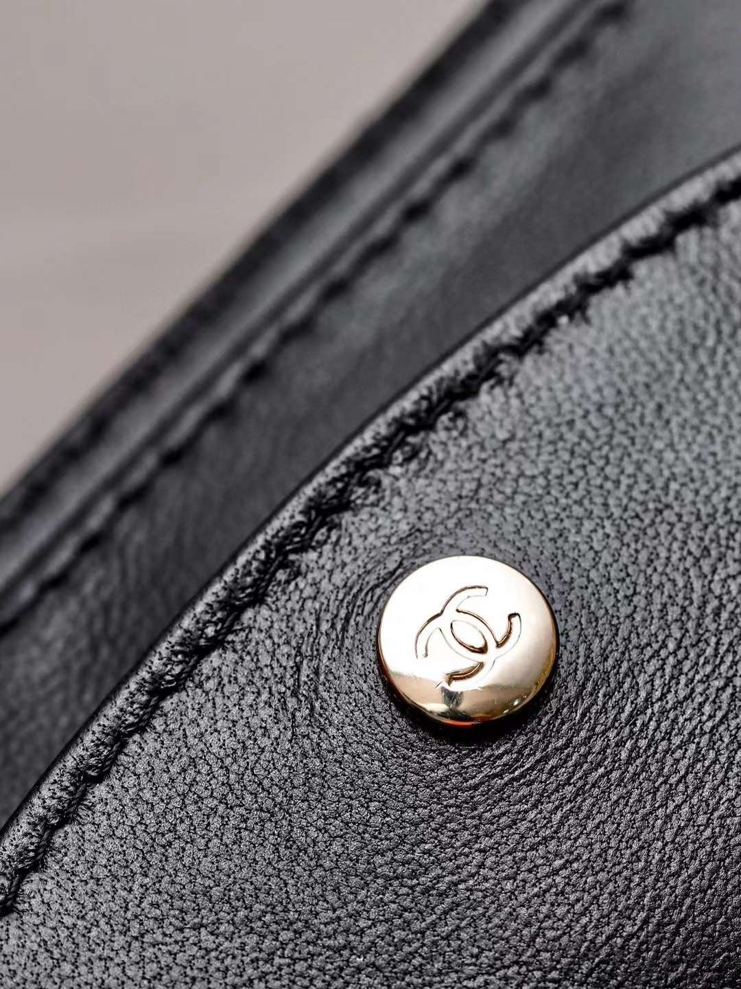 CHANEL clutch with chain