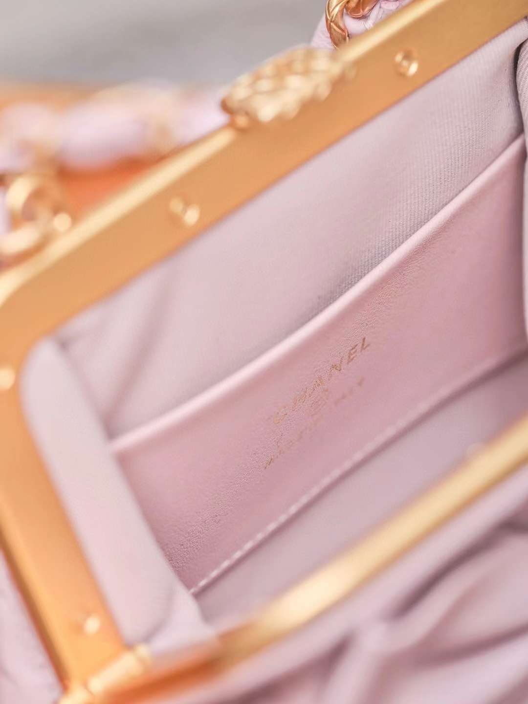 CHANEL clutch with chain