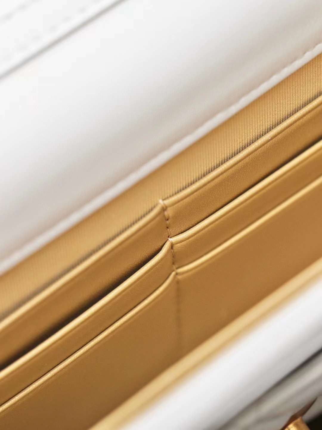 CHANEL wallet on chain