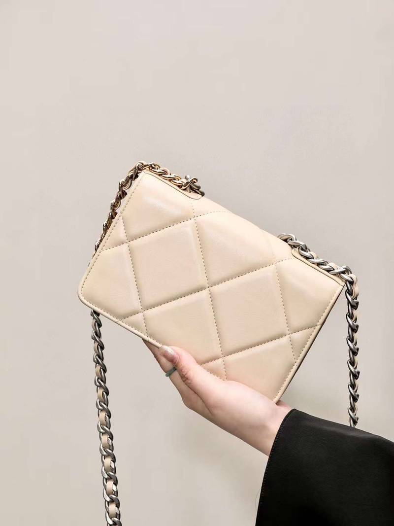 CHANEL classics 19 woc